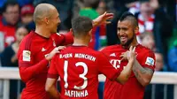 Para pemain Bayern Munchen merayakan gol ke gawang FC Koln pada laga Bundesliga di Allianz Arena, Munchen, Sabtu (24/10/2015) malam WIB. (REUTERS / Michael Dalder)
