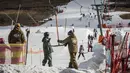 Suasana resor ski Afriski yang terletak di Pegunungan Maluti, Kerajaan Lesotho, Selasa (10/7). Lesotho merupakan sebuah enklave yang dikelilingi oleh Afrika Selatan. (Marco Longari/AFP)