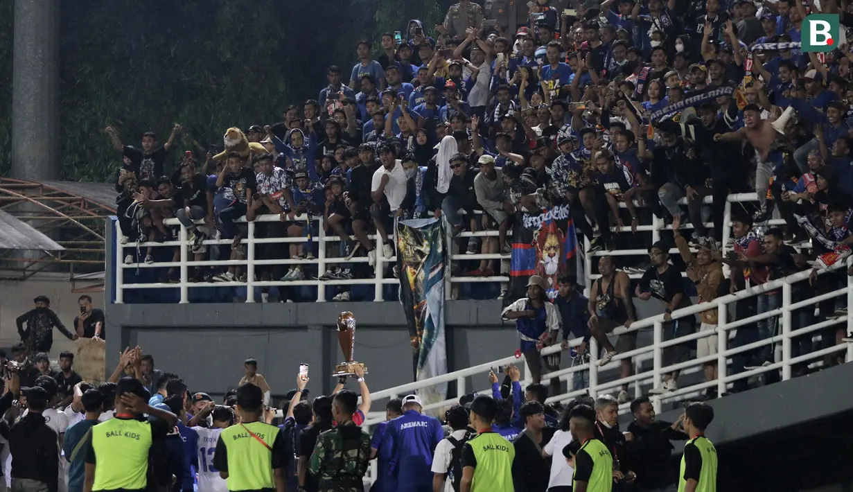 Sebelumnya, Arema juga jadi juara pada tahun 2017 dan 2019. Ini menjadikan tim berjulukan Singo Edan itu menjadi tim paling banyak menjuarai turnamen pramusim tersebut. (Bola.com/Ikhwan Yanuar)