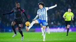 Kaoru Mitoma benar-benar menjadi mimpi buruk bagi Chelsea saat bertandang ke markas Brighton & Hove Albion pada laga pekan ke-25 Premier League di American Express Stadium, Sabtu (15/2/2025). (Adam Davy/PA via AP)