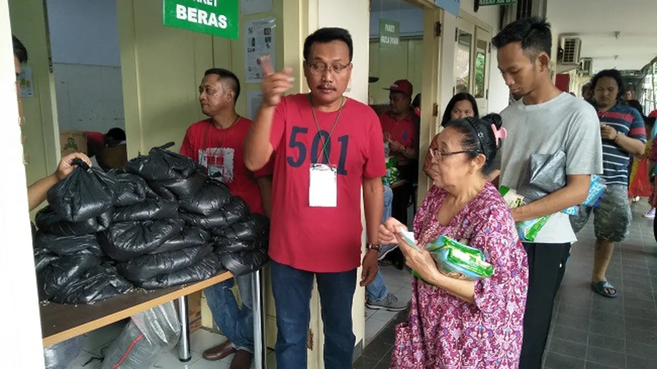 Yayasan Hati Suci kembali menggelar pasar murah dengan menyiapkan 2.000 paket sembako seharga Rp 40 ribu per paket (Dok Foto: Liputan6.com/Septian Deny)