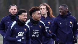 Latihan tersebut merupakan persiapan laga babak perempat final UEFA Nations League 2024-2025 melawan Kroasia. (FRANCK FIFE/AFP)