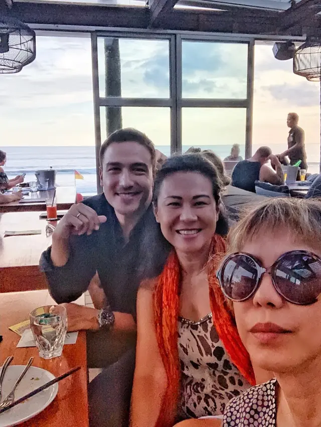Jarang Tersorot, Ini 6 Potret Latiffa Suhdi Ibunda Hamish Daud