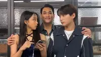 Afgan menjadikan Seoul, Korea Selatan, sebagai pemberhentian pertama konsernya. Konser yang berlangsung di ASSA Performing Art Hall, Magog Jungang 8-ro 3-gil, Gangseo-gu, Seoul itu sukses menandai awal dari tur Afgan yang mengesankan. Pertunjukan sukses dihadiri lebih dari 300 orang penonton. (Liputan6.com/IG/@afgan__)