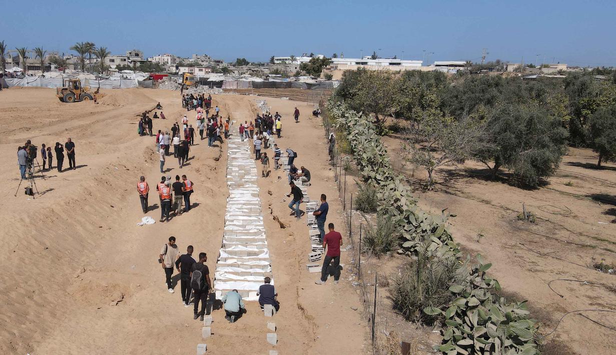 Sebelumnya, jenazah-jenazah tersebut dikembalikan Israel berdasarkan kesepakatan gencatan senjata yang dimediasi oleh Amerika Serikat. (Foto oleh AFP)