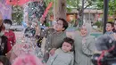 Kebahagiaan pun terpancar dari wajah Ririe Fairus saat acara pecah balon. Di mana suasana begitu terlihat meriah. Dalam caption unggahan, wanita kelahiran tahun 1991 itu tak lupa menuliskan pesan selamat ulang tahun dan doa terbaik untuk sang anak. (Liputan6.com/IG/@ririe_fairus)