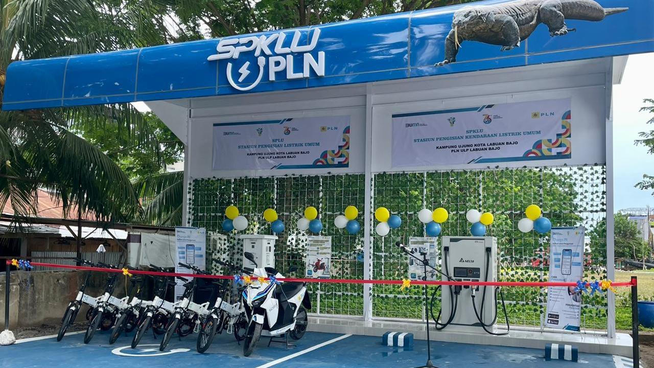 Keberadaan SPKLU pertama di NTT ini mampu mendorong penggunaan kendaraan listrik berbasis baterai secara masif di NTT, khususnya di Labuan Bajo. (Photo dok. PLN).
