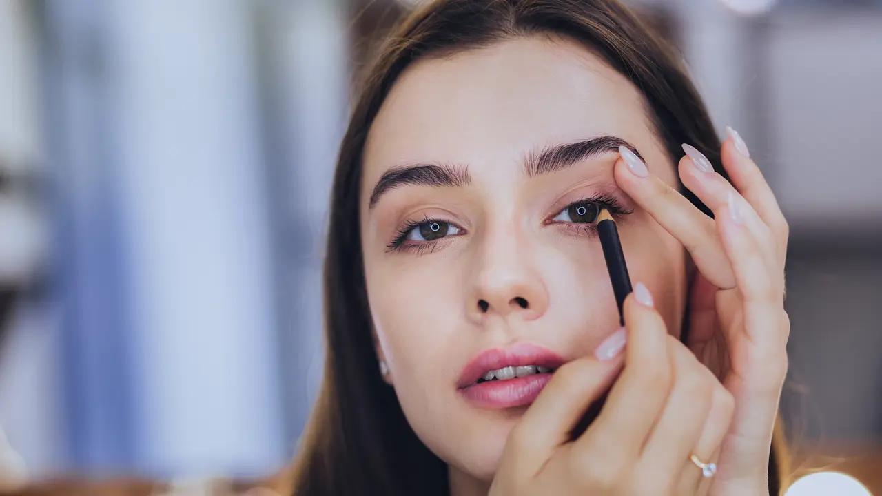 Lewat TikTok, Dokter Mata Ungkap Bahaya Menggunakan Eyeliner di Bagian Tidak Tepat