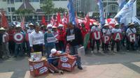Suasana aksi buruh di depan kantor Gubernur Jawa Tengah