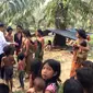 Presiden Jokowi saat mengunjungi Suku Anak Dalam di Jambi. (Facebook Presiden Jokowi)