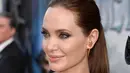 Dalam pesan yang direkamnya itu Jolie sebagai komisaris besar United Nation berbicara tentang kebijakan baru pada anak-anak dari International Criminal Court (ICC). (AFP/Bintang.com)