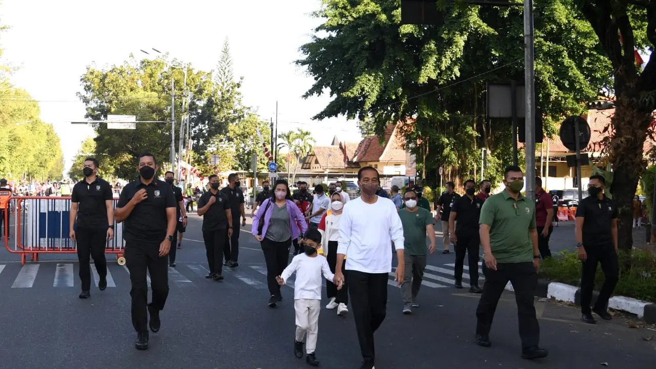 Presiden Jokowi dan Jan Ethes saat di CFD Solo. (Sekretariat Presiden)