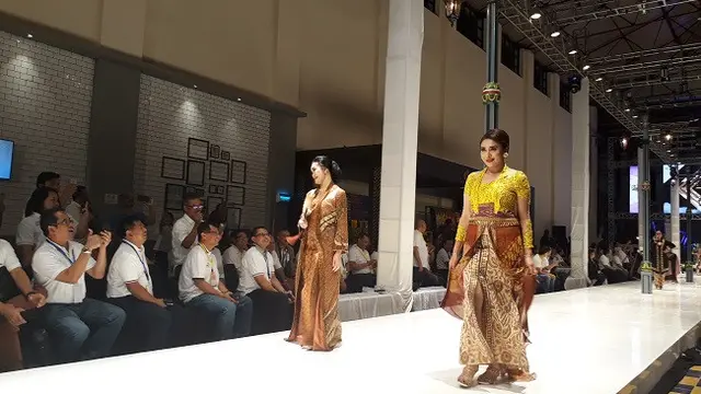 Direksi BUMN bak model di panggung catwalk di De Tjolomadoe, Karanganyar (Dok Foto: Liputan6.com/Ilyas Istianur Praditya)