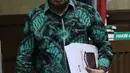 Terdakwa penerimaan suap terkait pembahasan tambahan anggaran dalam APBN P 2018, Amin Santono usai menjalani sidang pembacaan tuntutan di Pengadilan Tipikor, Jakarta, Senin (21/1). Amin dituntut hukuman 10 tahun penjara. (Liputan6.com/Helmi Fithriansyah)