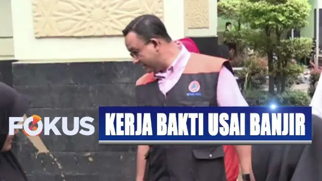 Anies juga mengajak warga yang tidak terdampak untuk ikut bersama petugas gabungan membersihkan sisa banjir.