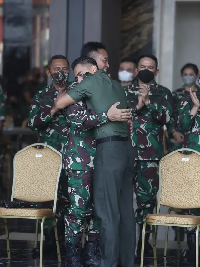 7 Momen Haru Sidang Aprilia Manganang Resmi Jadi Pria, Dapat Identitas Baru