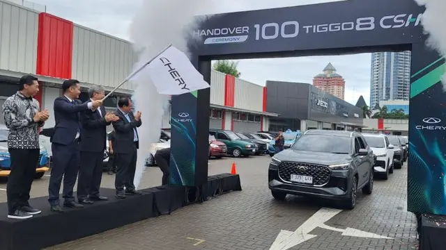 Chery Mulai Serah Terima 100 Unit Tiggo 8 CSH ke Konsumen (Arief A/Lipuntan6.com)