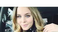 Penyanyi Cantik Swedia Pakai Kondom di Instagram