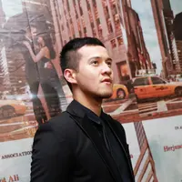 Di film terbarunya yang berjudul ‘Sunshine Becomes You’, Herjunot Ali harus melakukan adegan ciuman dengan lawan mainnya, Nabilah JKT48. Aktor tampan ini mengaku tak ada masalah mengenai izin dari kekasih, Tatjana Saphira. (Galih W. Satria/Bintang.com)