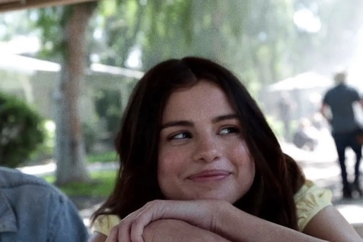 Potret Selena Gomez Tetap Percaya Diri