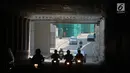 Pengendara menggunakan jalur lintas bawah atau underpass Mampang-Kuningan, Jakarta Selatan, Rabu (11/4). Konstruksi penghubung antara Jalan Mampang Prapatan dan Jalan Rasuna Said tersebut dibangun untuk mengurangi kemacetan. (Merdeka.com/Imam Buhori)