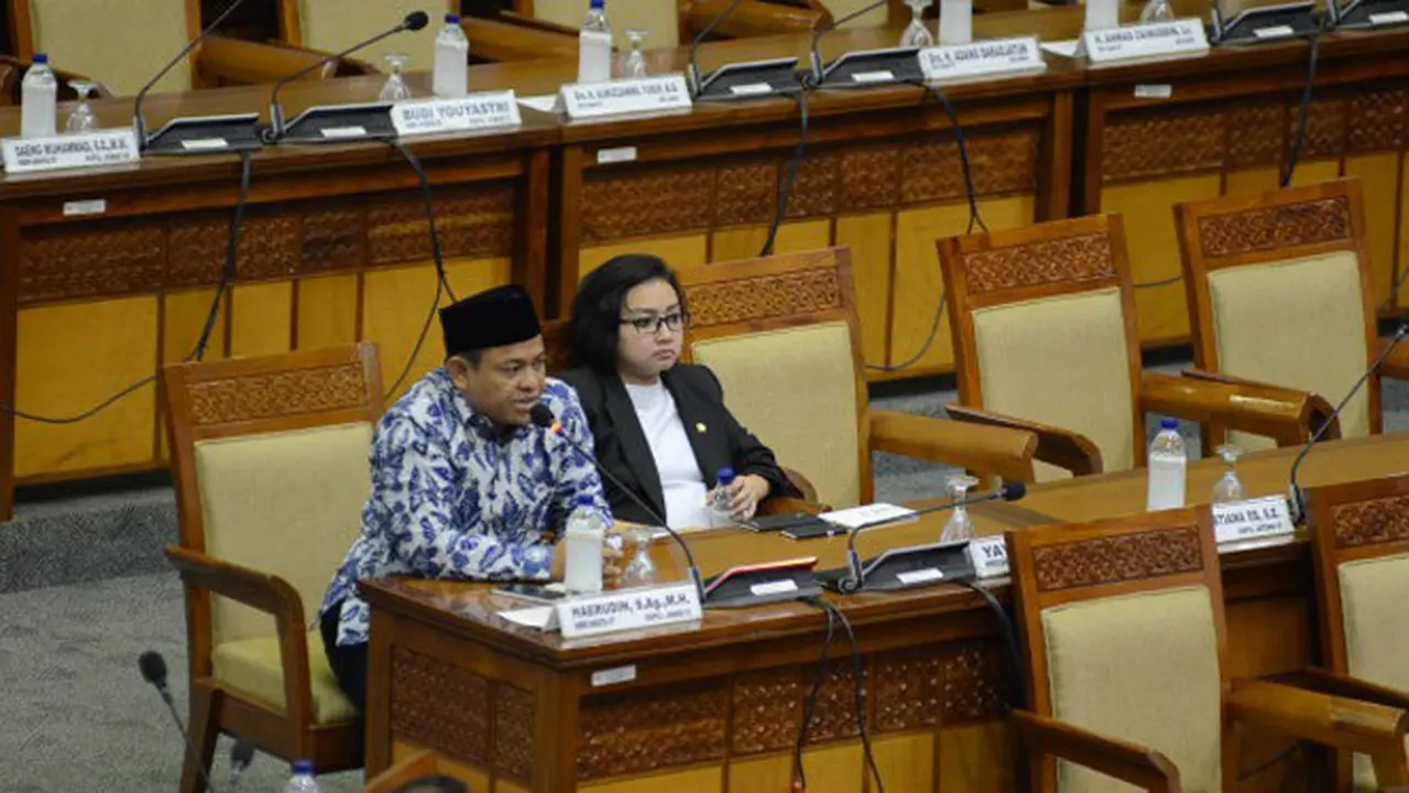 Menolak kebijakan pemerintah mencabut subsidi listrik. Sekaligus meminta agar kebijakan tersebut segera ditinjau ulang.