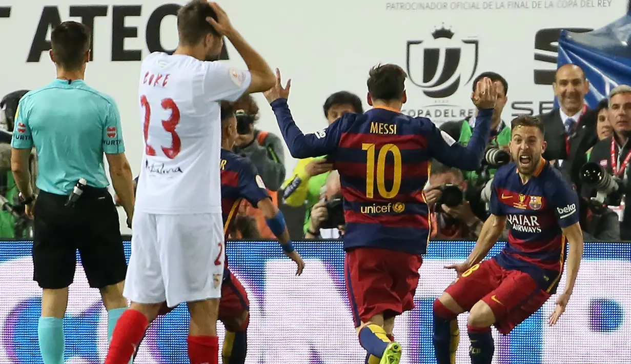 Ekspresi pemain Barcelona, Jordi Alba, setelah mencetak gol ke gawang Sevilla pada final Copa del Rey yang berlangsung di Vicente Calderon, Madrid, Minggu (22/5/2016). (AFP/Cesar Manso)