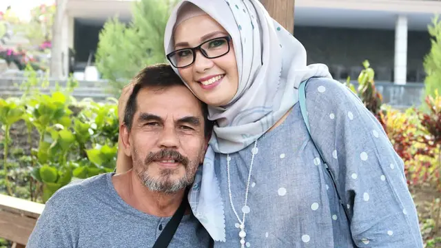 Mesra dengan Suami, Ngga Kalah dengan Andhika Pratama dan Ussy Sulistiawaty