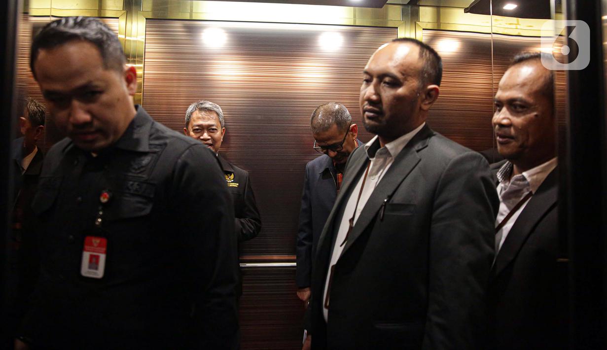 Tak hanya Anwar, hakim konstitusi lainnya, yakni Arief Hidayat dan Enny Nurbaningsih, juga sudah diperiksa. (Liputan6.com/Faizal Fanani)