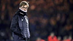 Ekspresi pelatih Liverpool, Jurgen Klopp  saat menemani timnya melawan Plymouth Argyle pada babak ketiga Piala FA di Home Park, Plymouth, (18/1/2017).  Liverpool menang 1-0. (Andrew Matthews/PA via AP)