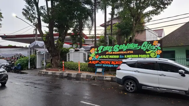 Suasana rumah duka eks Gubernur Sumsel Alex Noerdin di Jalan Merdeka Palembang Sumsel pada Rabu (25/2/2026) sore.