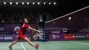 Pebulutangkis Indonesia, Fitriani, saat melawan wakil Hong Kong, Yip Pui Yin, pada laga Asian Games di Istora Senayan, Jakarta, Minggu (19/8/2018). Tim beregu putri Indonesia memastikan kemenangan atas Hong Kong 3-0. (Bola.com/Vitalis Yogi Trisna)