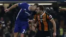 Saat membela Hull City, Ryan Mason terlibat insiden nahas yang membuatnya pensiun sebagai pemain. Saat menghadapi Chelsea pada 22 Januari 2017, ia terlibat benturan kepala dengan bek Chelsea, Gary Cahill. (AFP/Adrian Dennis)