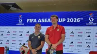 Pelatih timnas Indonesia John Herdman bersama Ole Romeny (Liputan6.com/Thomas)