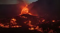 Pesona Magma Pijar Erupsi Gunung Etna