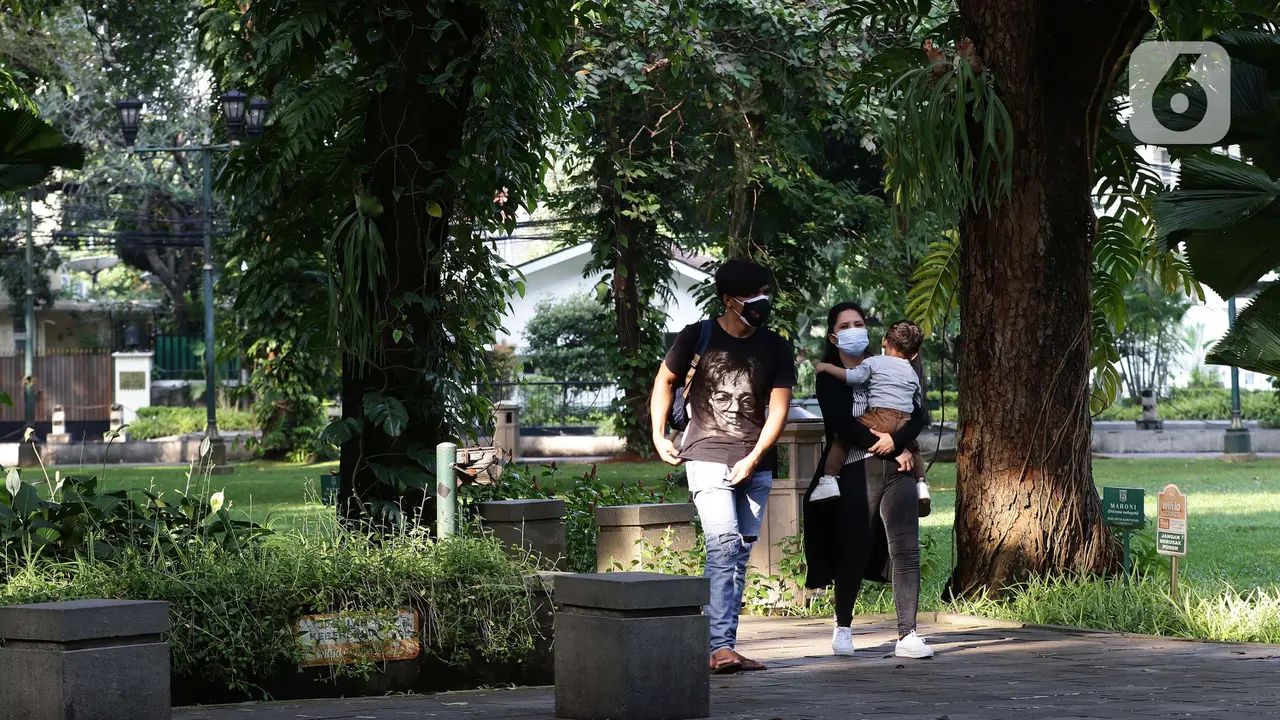 Menikmati Kembali Ruang Terbuka Hijau Taman Suropati