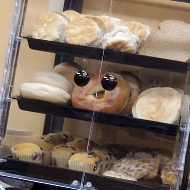 Bisa Jadi Pareidolia, Perhatikan 10 Potret Wajah di Benda Mati Ini