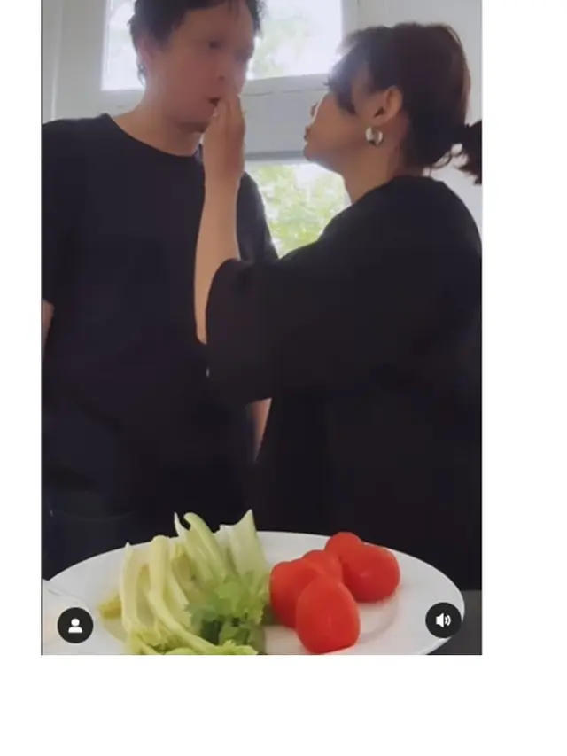 Tak Lagi LDR, Ini 10 Potret Rina Nose Susul Suami di Belanda