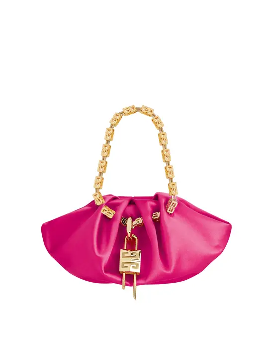 Tas Kenny yang unik dengan konstruksi bulat yang rumit dengan ciri khas lipatan diselingi dengan elemen G-Cube warna pink bisa jadi opsi terbaik [Givenchy]