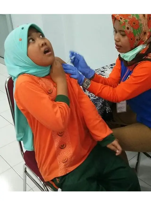 6 Ekspresi Kocak Anak Sekolah Saat Imunisasi Ini Bikin Ketawa Geli