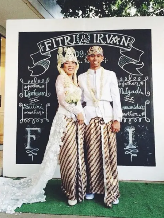 Fitri Tropica tampil cantik dengan kebaya warna putih saat dipersunting oleh Irvan Hanavi. (Foto: instagram.com/fitrop)