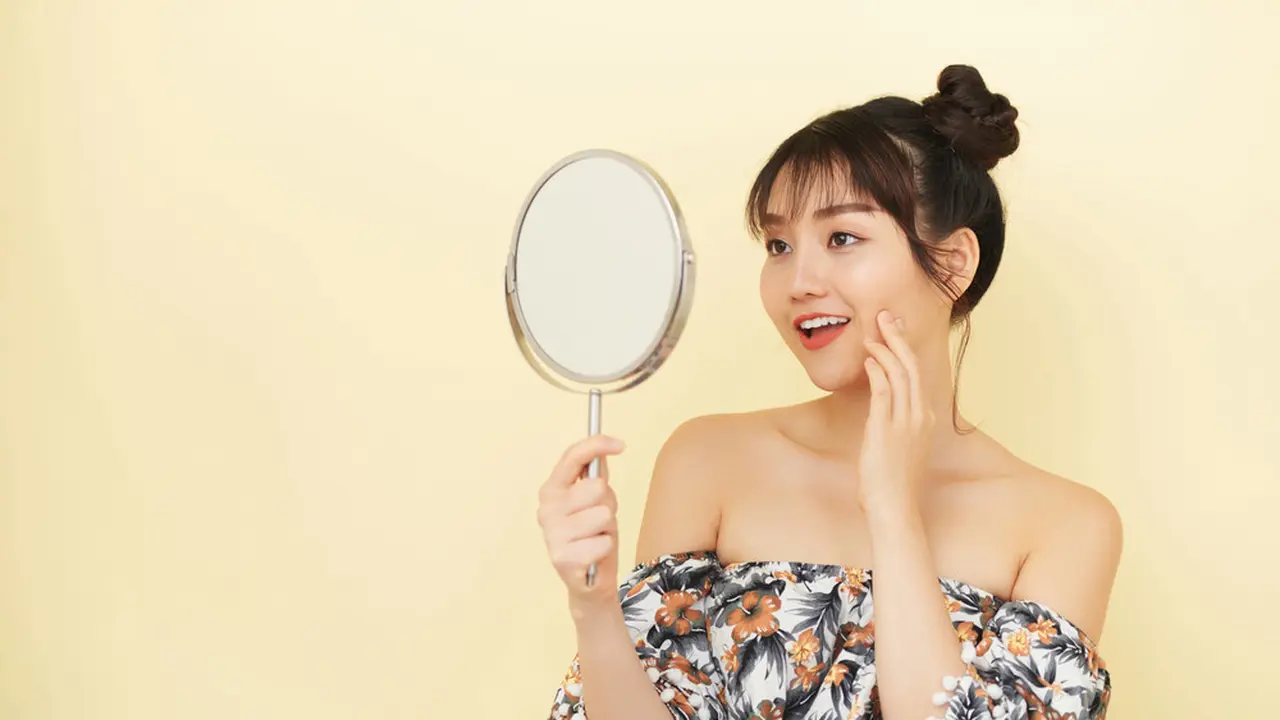 Tips Mengaplikasikan Makeup pada Wajah Berjerawat agar Hasilnya Flawless Maksimal