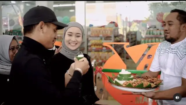 7 Potret Yeni Inka Resmikan Bisnis Minimarket Pribadi, Banjir Doa