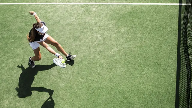 Ilustrasi bermain tenis (pixabay)