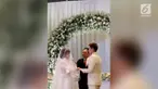 Warganet patah hati saat melihat momen romantis pernikahan Marcus Gideon dan pasangan.