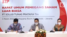 Direktur Utama PT Solusi Tunas Pratama Tbk (SUPR) Juliawati Gunawan Halim (kanan), Sekretaris Perusahaan Antonius Ardityo Budi Susetiatmo dan Perwakilan PT Profesional Telekomunikasi Indonesia Irfan Ghazali (kiri) saat acara Public Expose Insidentil di Jakarta, (01/03/2022) (Liputan6.com/HO/SUPR)