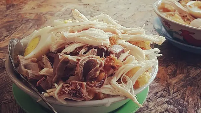 Rekomendasi Tempat Makan Bubur Ayam di Bandung