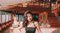 Nikita Willy mungkin baru berusia 25 tahun, tapi penampilannya yang dewasa tak pernah gagal memukau banyak orang. Gadis yang dijuluki ratu sinetron ini dikenal cantik sedari kecil dan juga mahir berakting. Tak heran dirinya banyak bintangi sinetron dan film. (Liputan6.com/IG/@nikitawillyofficial94)
