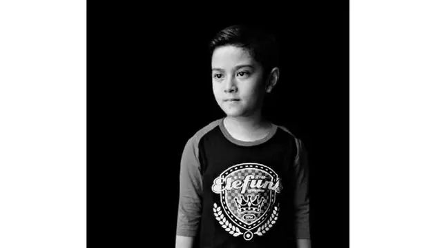 6 Foto Masa Kecil Rey Bong, Pandai Berpose Sedari Dulu