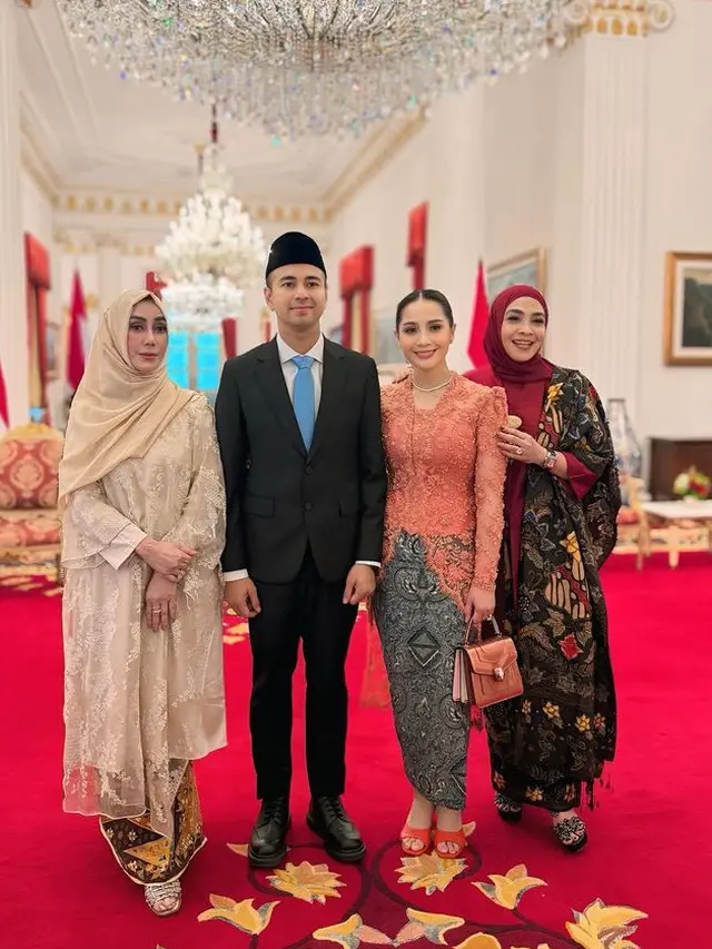 Tampilan Keluarga Raffi Ahmad saat Pelantikan di Istana Negara. [@raffinagita1717]